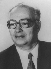 Якунин Юрий Алексеевич (1923-2000) невропатолог, доктор медицинских наук, профессор, один из основоположников детской неврологии в СССР
